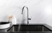 Imagen de Grifo de cocina cromado con caño extraíble y función ducha – Monomando
