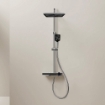 Imagen de Columna de ducha termostática Gun Metal con pantalla LED de temperatura