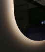 Imagem de Espelho LED Oval 100x50 cm sem Moldura, Luz Retroprojetada e Desembaciador
